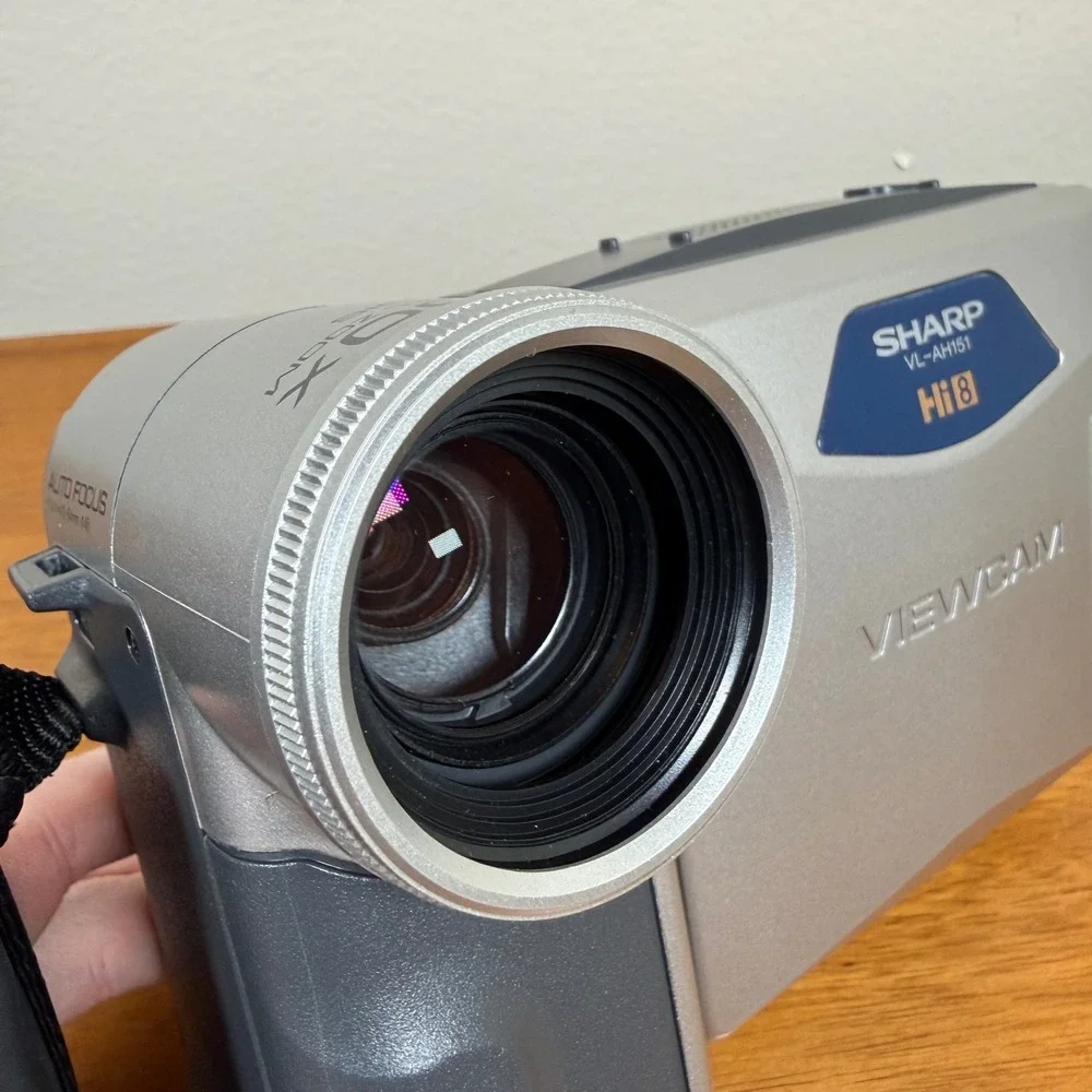 Sharp Viewcam VL-AH151 Hi8 Camcorder 400x Digital Zoom w/ Accessories No Battery